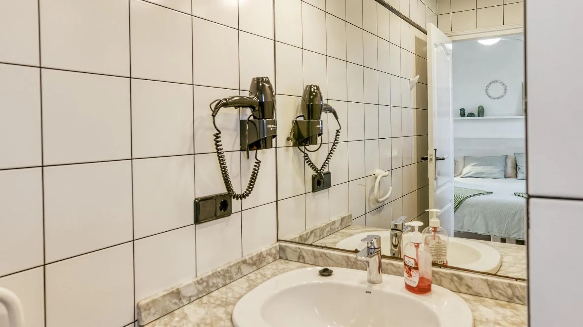 Art- Apartamentos Revilla Tacke B Empuriabrava 0*,  Španělsko