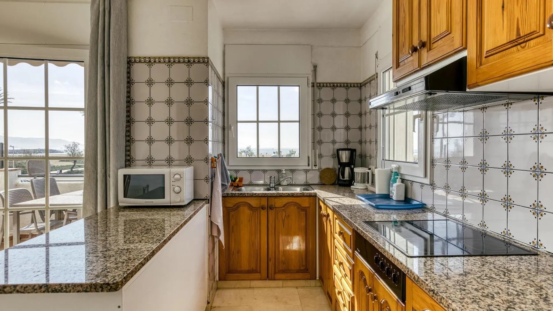 Art- Apartamentos Revilla Tacke B Empuriabrava 0*,  Španělsko